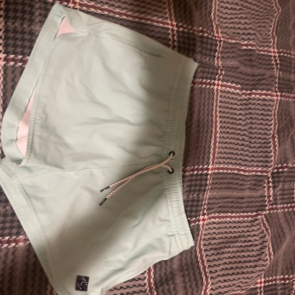 Like new women’s size large Salty Crew shorts